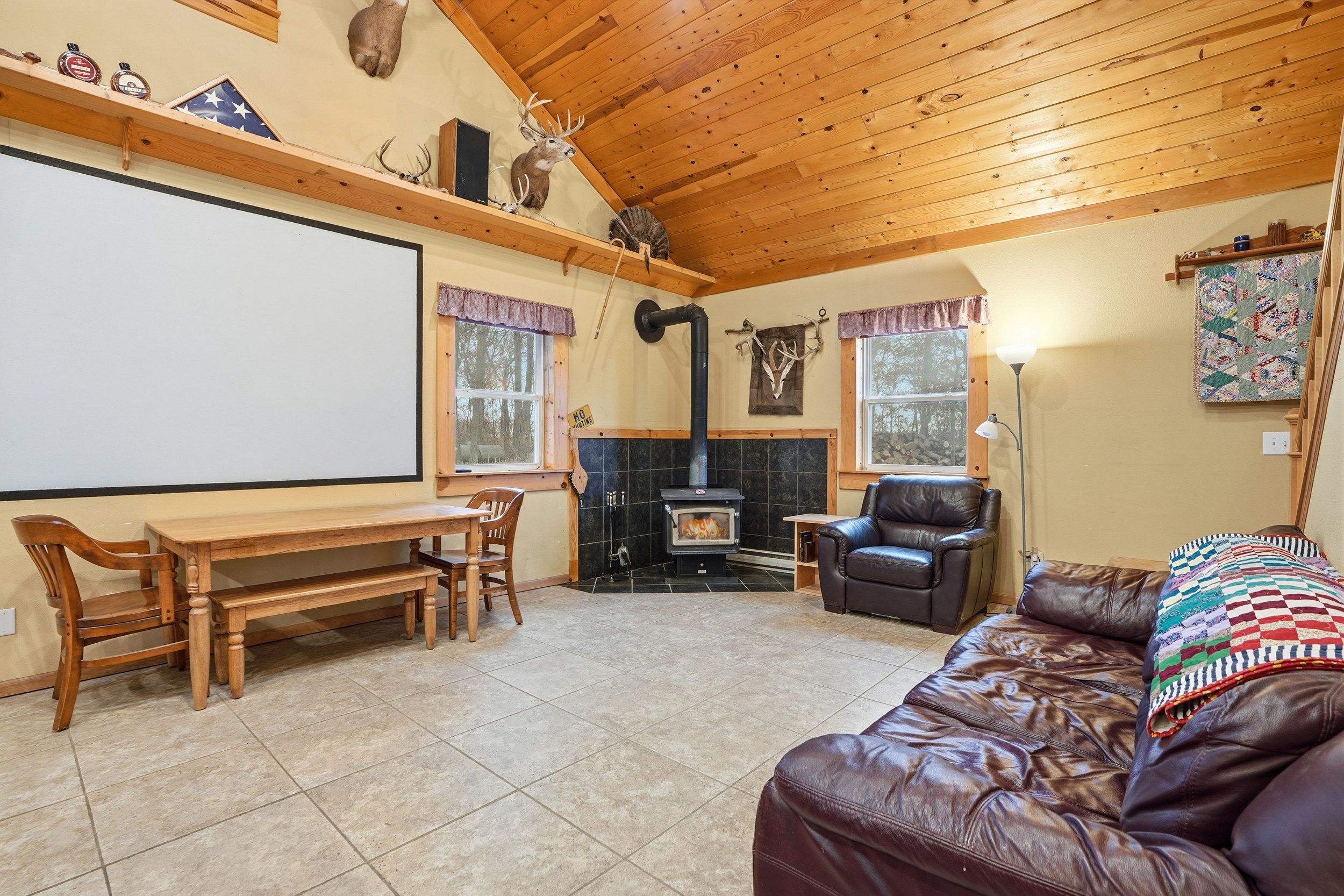 Listing Photo: 3300 Underwood Ave 0012-